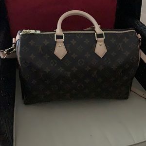 Louis Vuitton Monogram Bandouliere 35